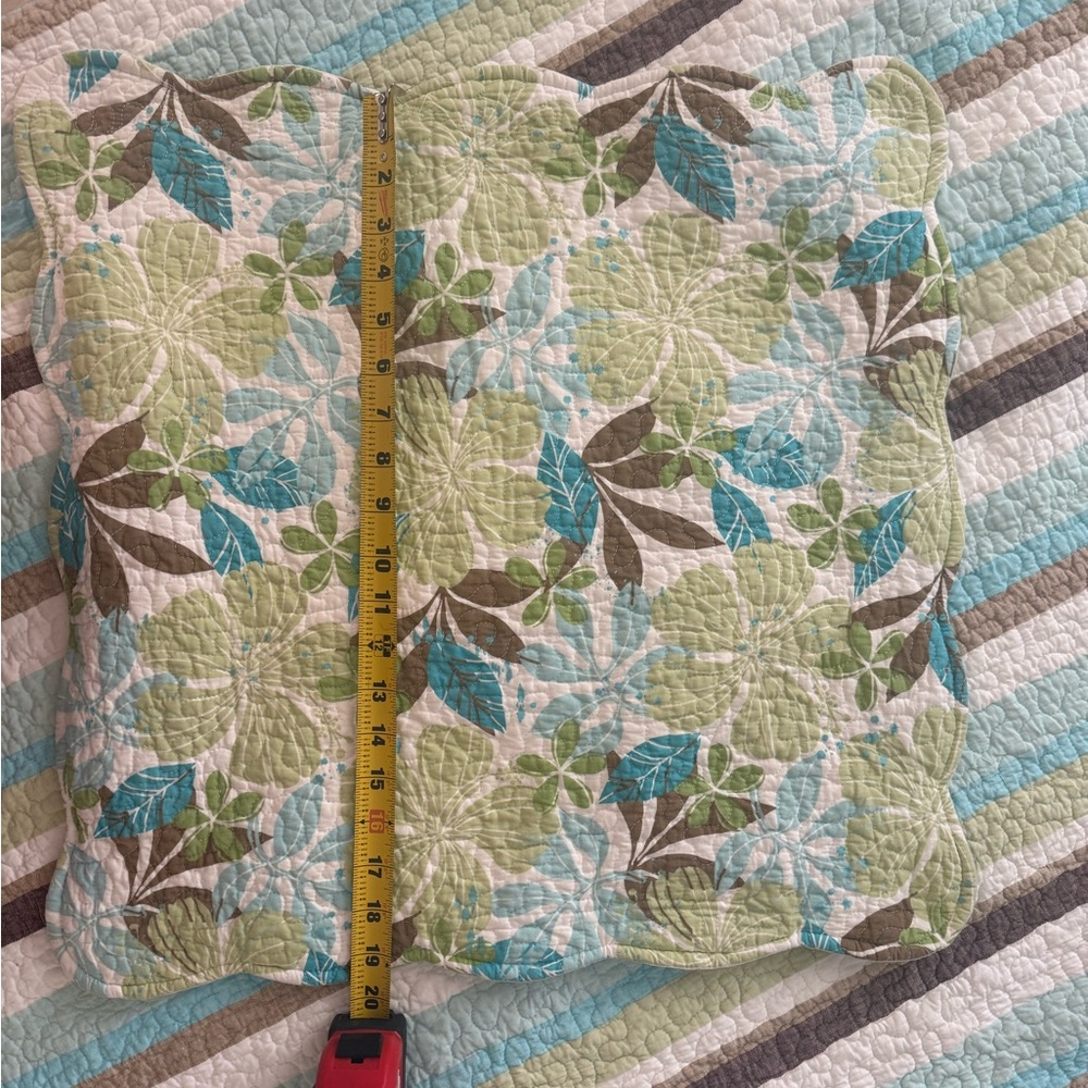 Standard size Floral Green and Blue Quilt with 2 shams - Picture 6 of 8